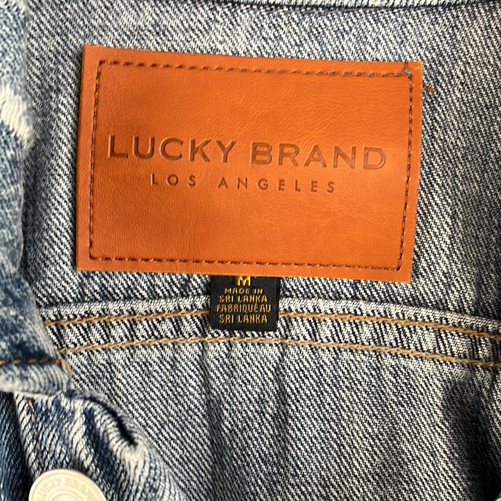 Lucky Brand women’s Tomboy Trucker Denim Jacket. Size Medium - Picture 4 of 14